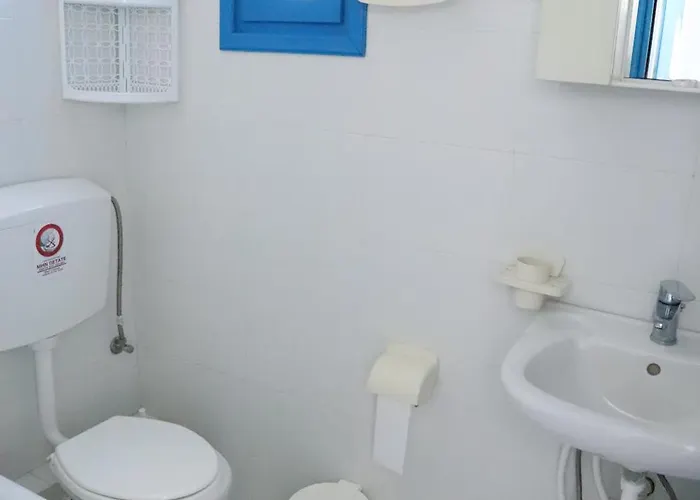 Flora Santorini Перисса