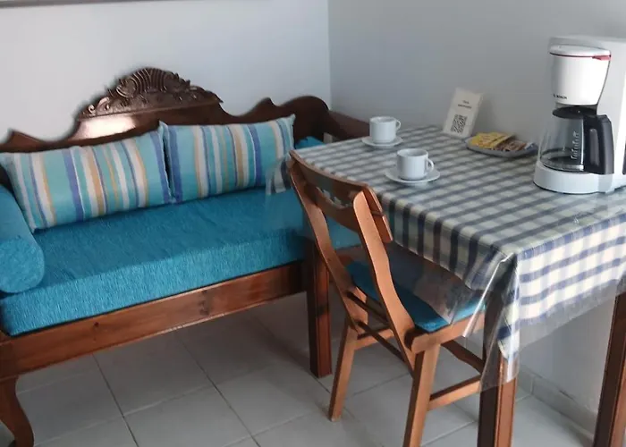 Дом отдыха Flora Santorini